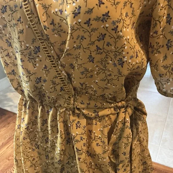 Sienna Sky Floral Peplum Top Elastic Waist Faux Wrap Short Sleeve Boho Small - Picture 2 of 9